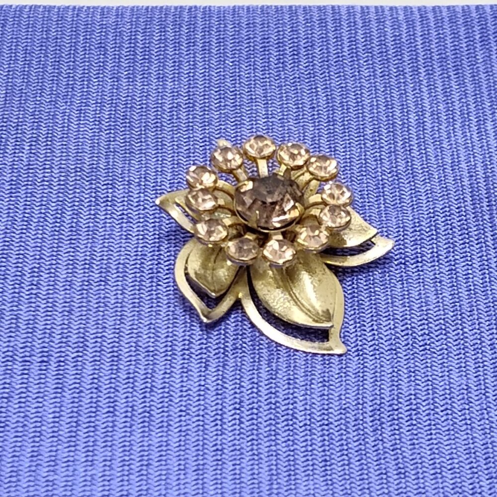 Brooch Pin Brooch Burgundy Rhinestone Gold-Tone Leaf Flower Elegant RARE Vintage